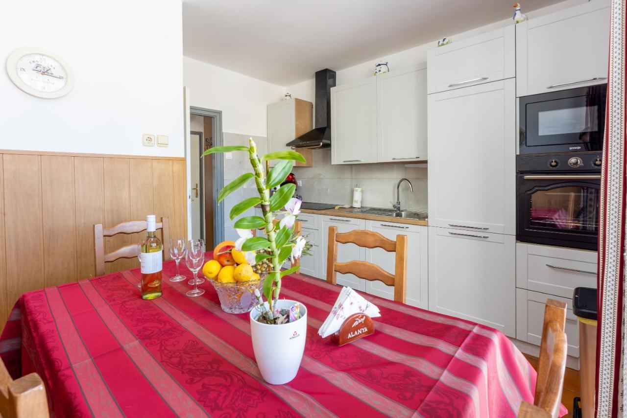 Apartment Mira "Pet Friendly" Crikvenica Exterior foto