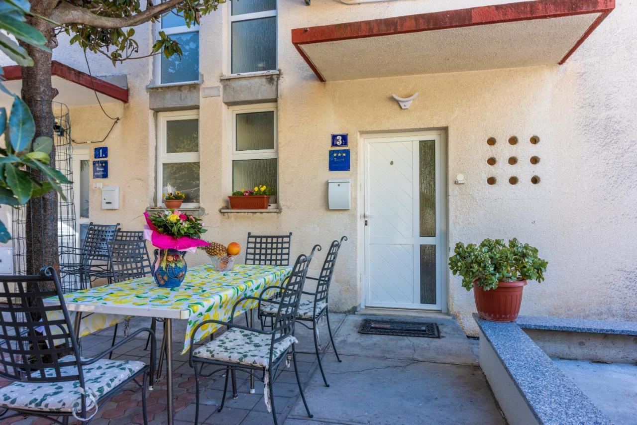 Apartment Mira "Pet Friendly" Crikvenica Exterior foto